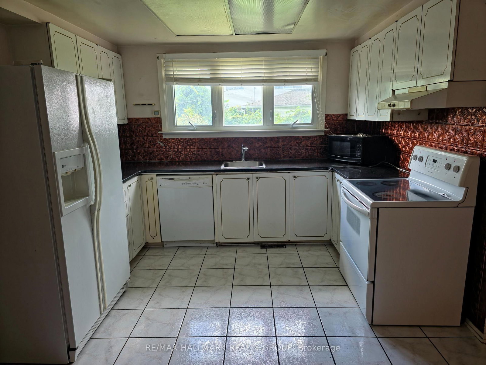 3288 Clearwater Crescent • Ottawa, ON photo 6