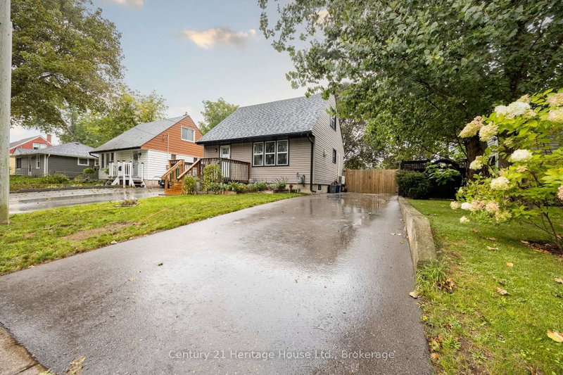 102 Stewart Ave photo 4