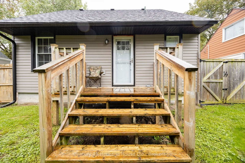 102 Stewart Ave photo 5