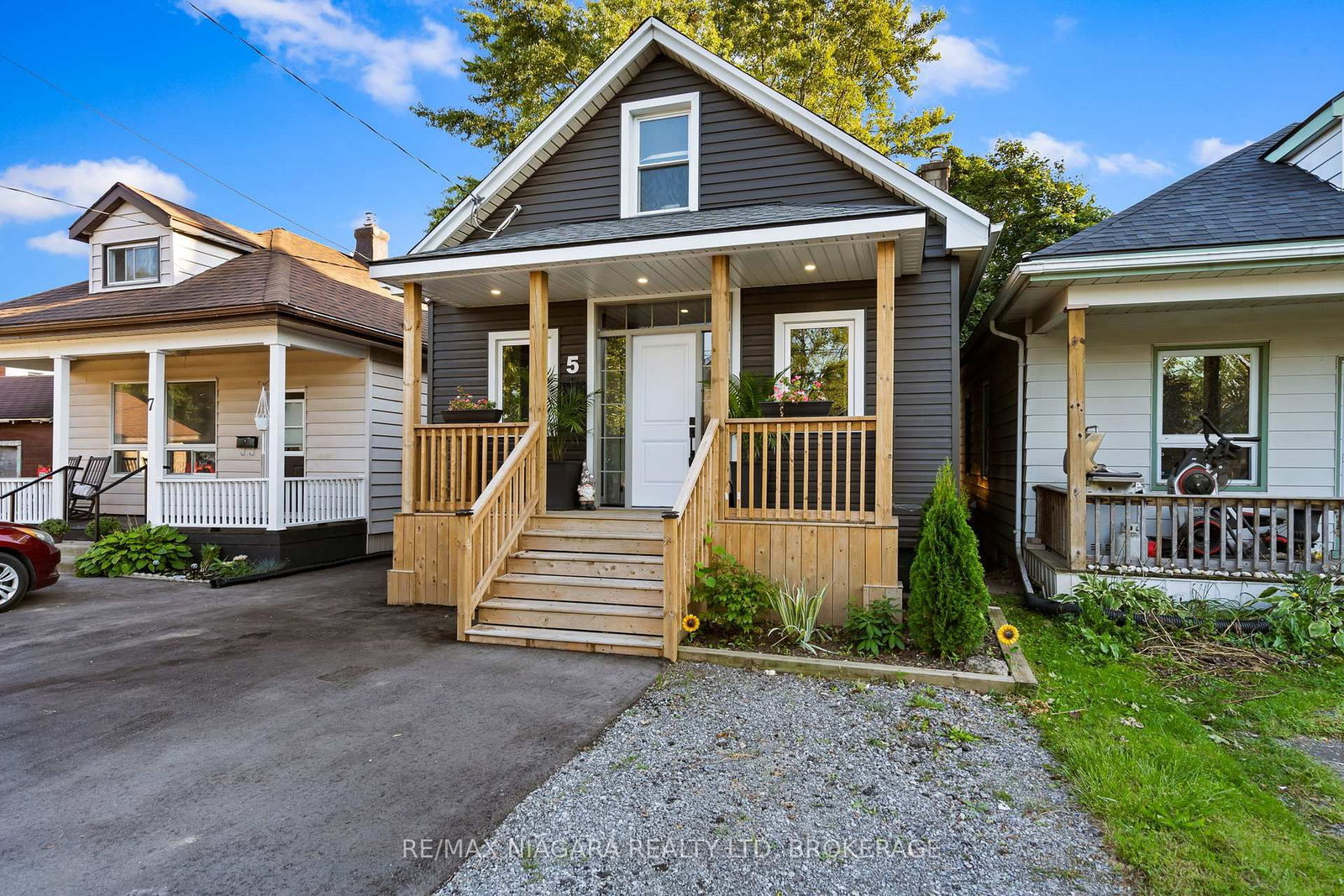 5 Cady Street • Welland, ON photo 2
