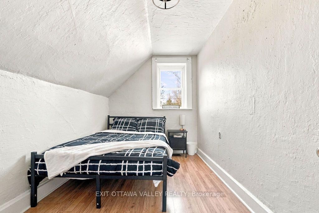 733 Calvin Road • Haley Station, ON photo 32