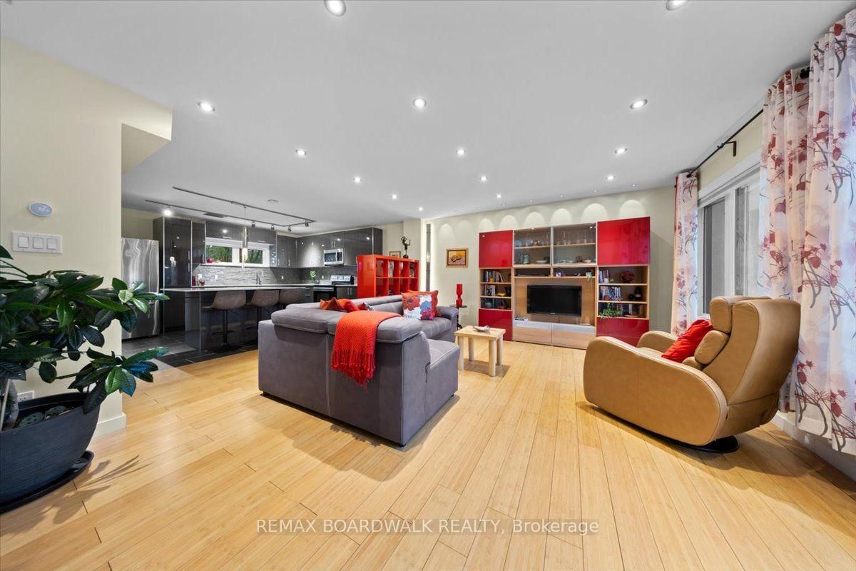 154 Duford Street • Ottawa, ON photo 4