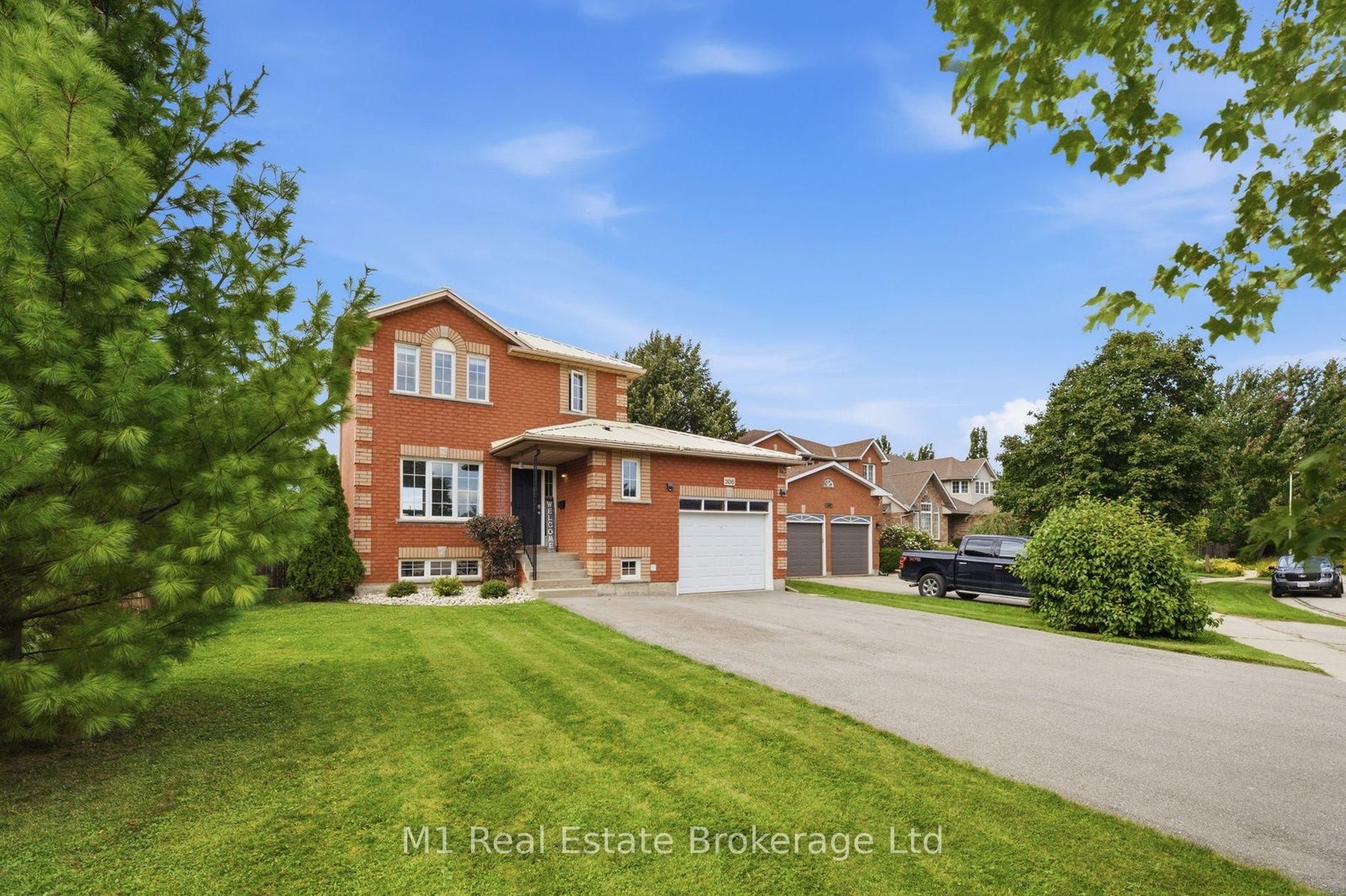 308 Daniel Crescent • Centre Wellington, ON photo 3