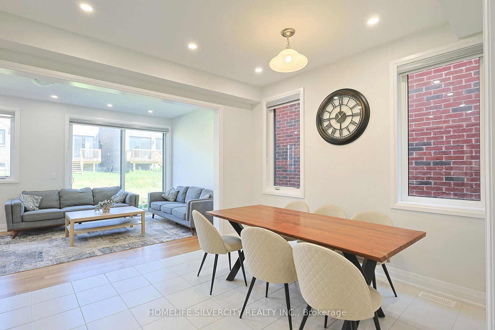 133 Cole Terrace • Woodstock, ON photo 6
