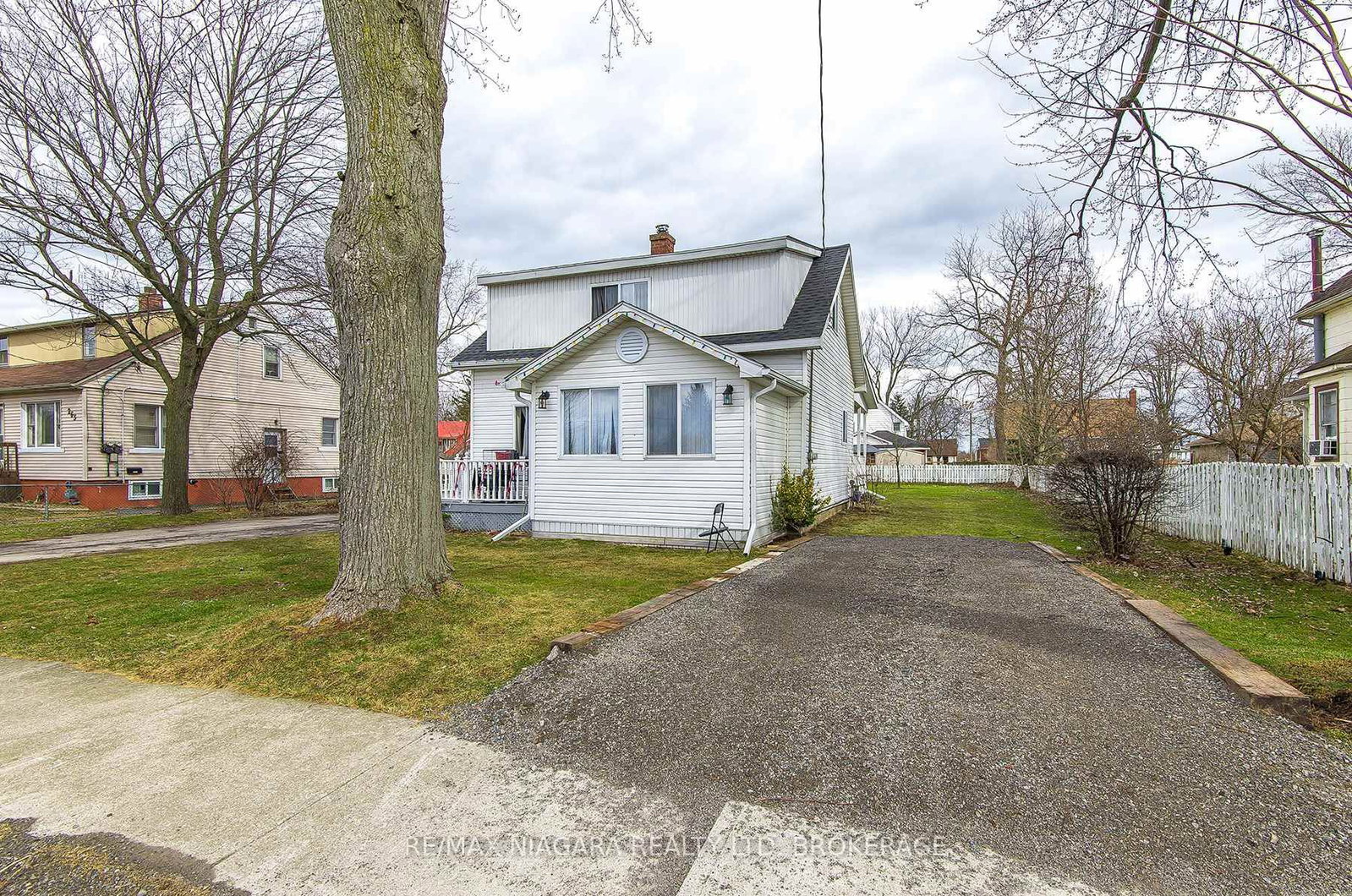 255 Mellanby Avenue • Port Colborne, ON photo 2