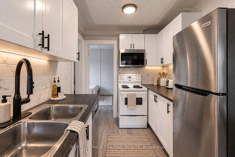 10 - 425 Mckenzie Avenue