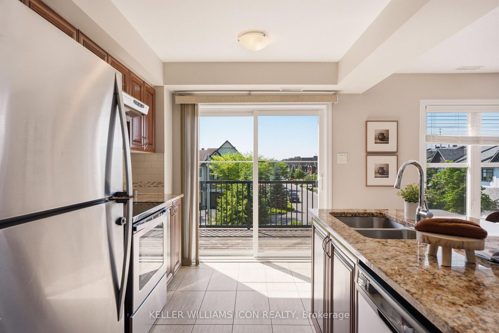 528 Clearbrook Drive • Ottawa, ON photo 4