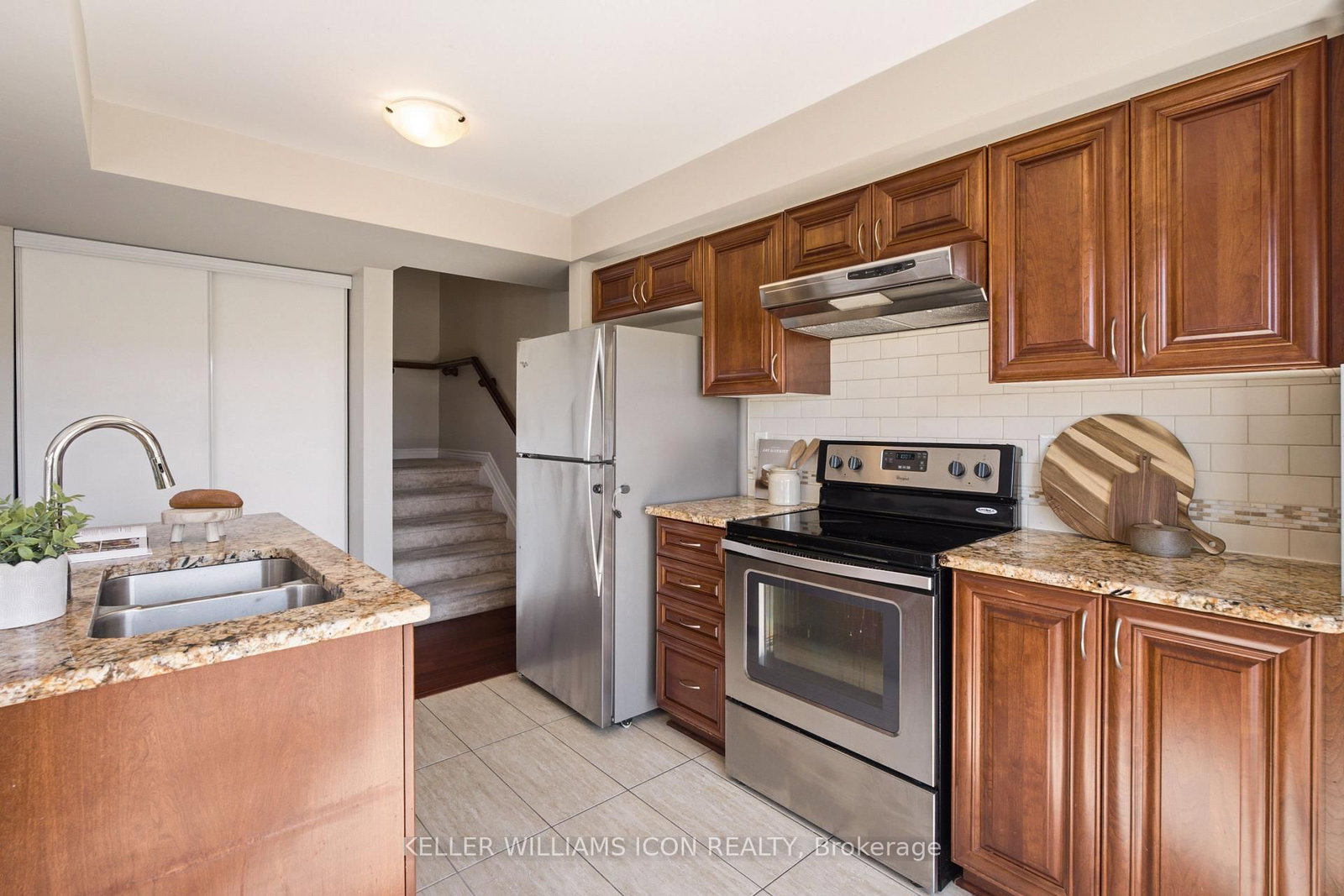 528 Clearbrook Drive • Ottawa, ON photo 6