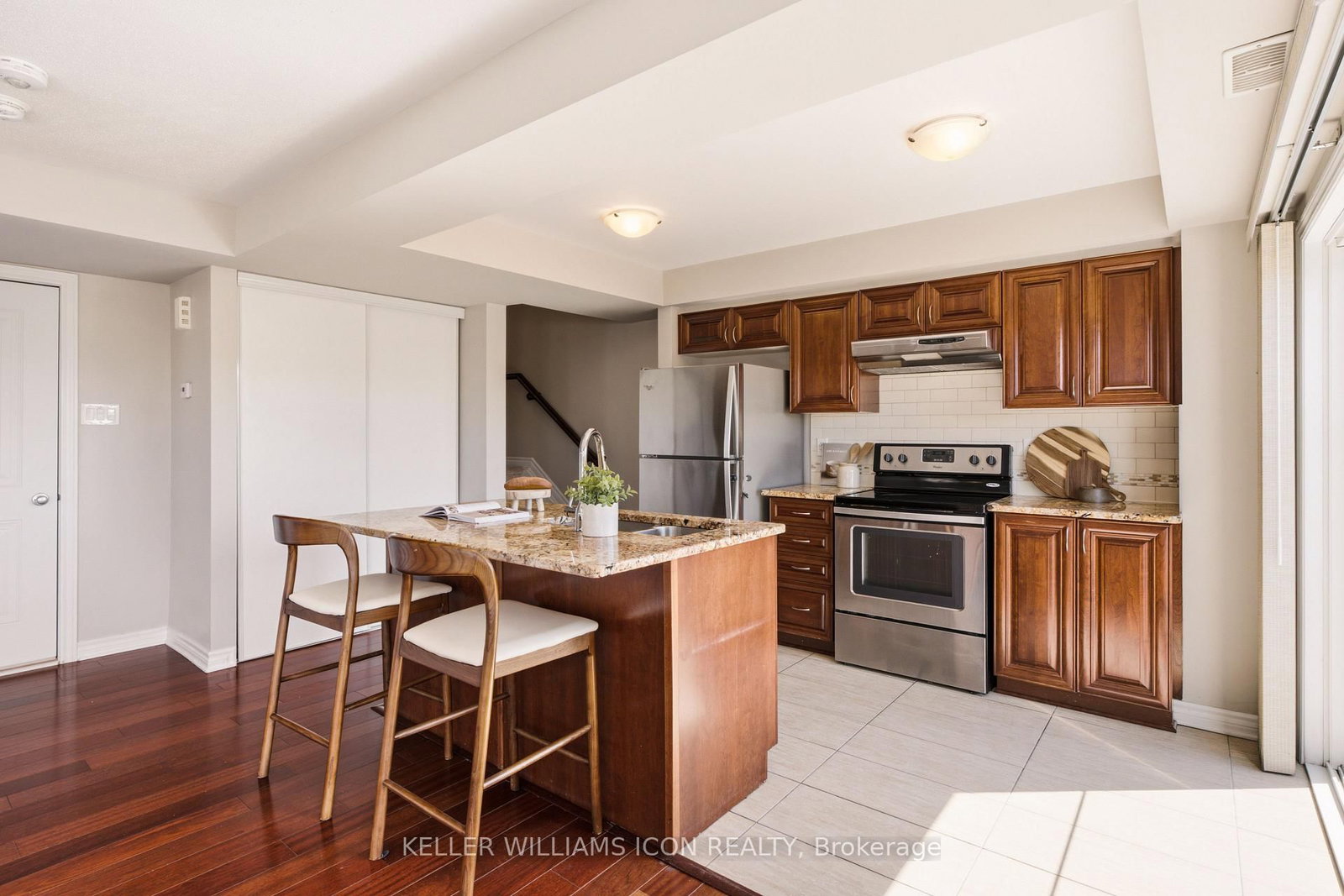 528 Clearbrook Drive • Ottawa, ON photo 7