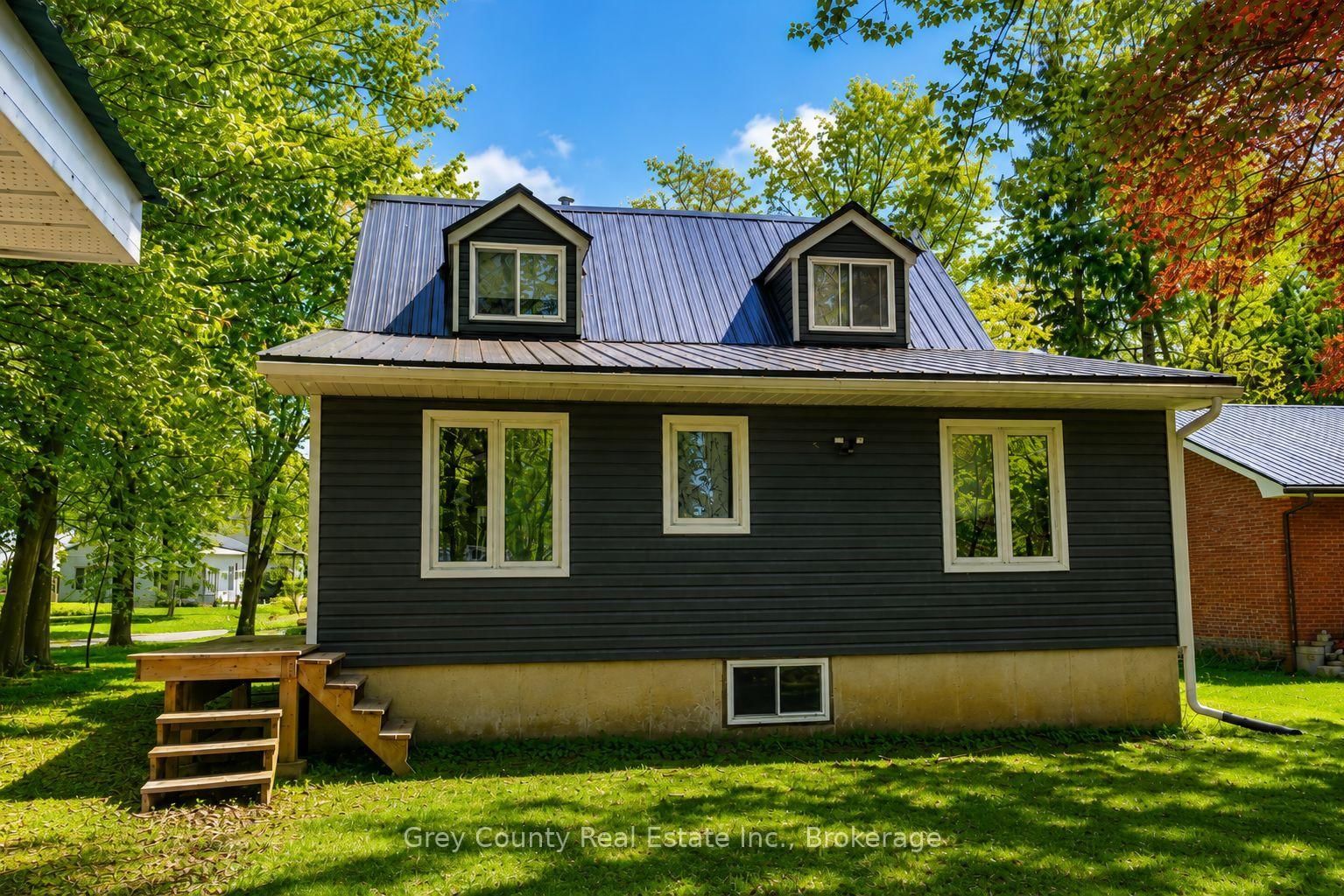 120 Mark Street W • Grey Highlands, ON photo 8