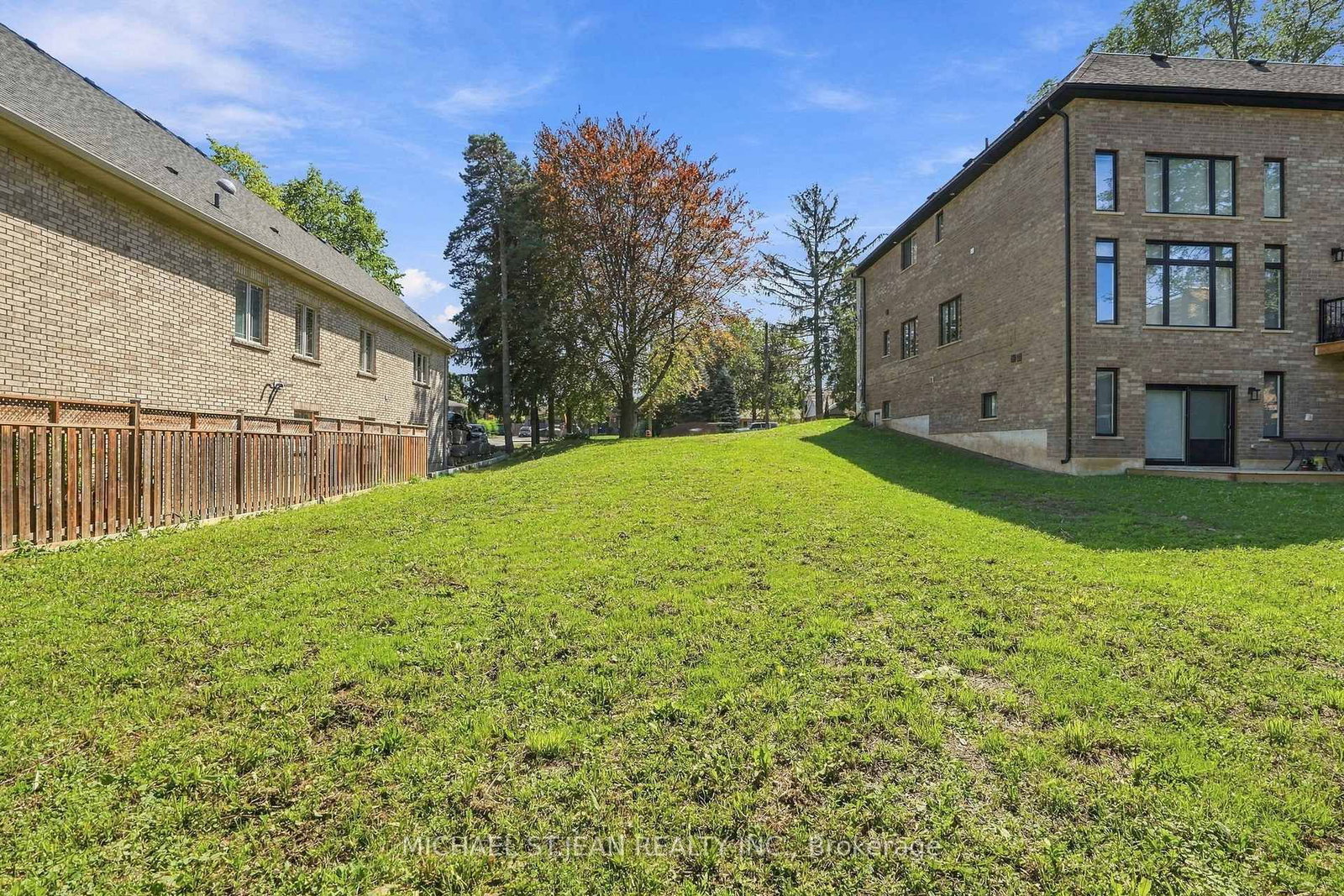 657 Mohawk Road • Hamilton, ON photo 6