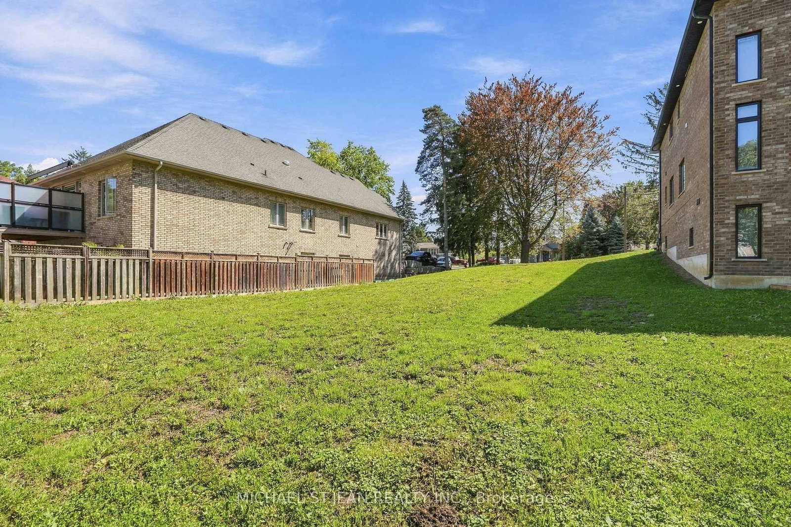 657 Mohawk Road • Hamilton, ON photo 8