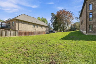 657 Mohawk Road • Hamilton, ON photo 8