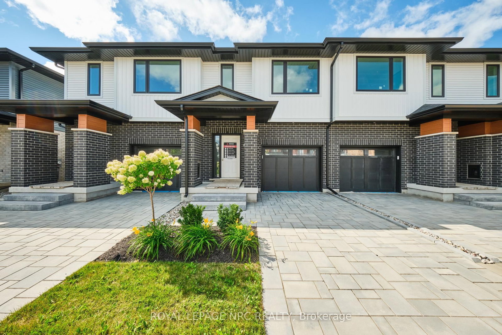 51 HARMONY Way • Thorold, ON photo 1