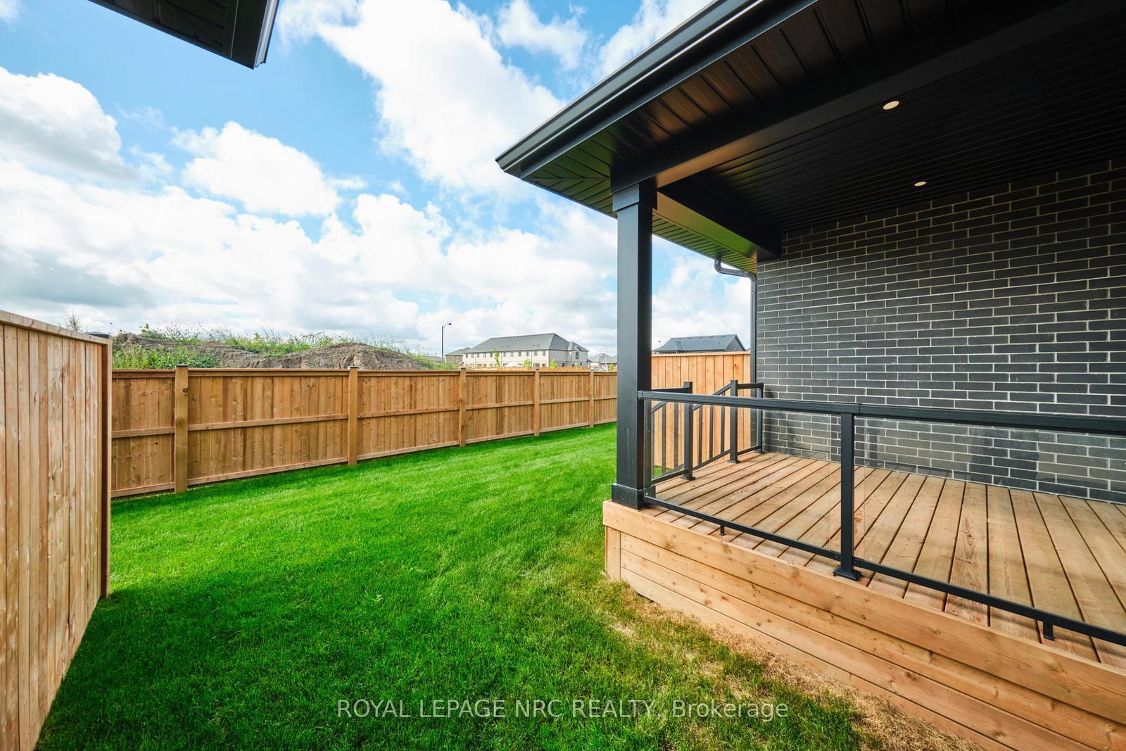 51 HARMONY Way • Thorold, ON photo 10