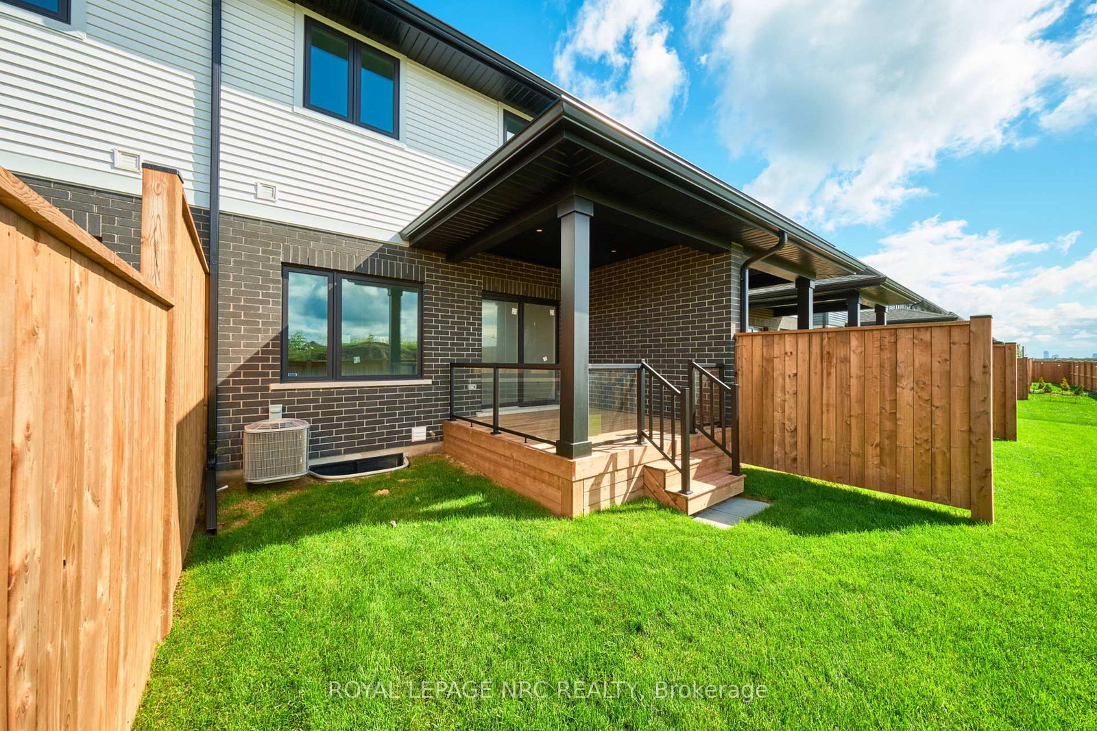 49 HARMONY Way • Thorold, ON photo 10