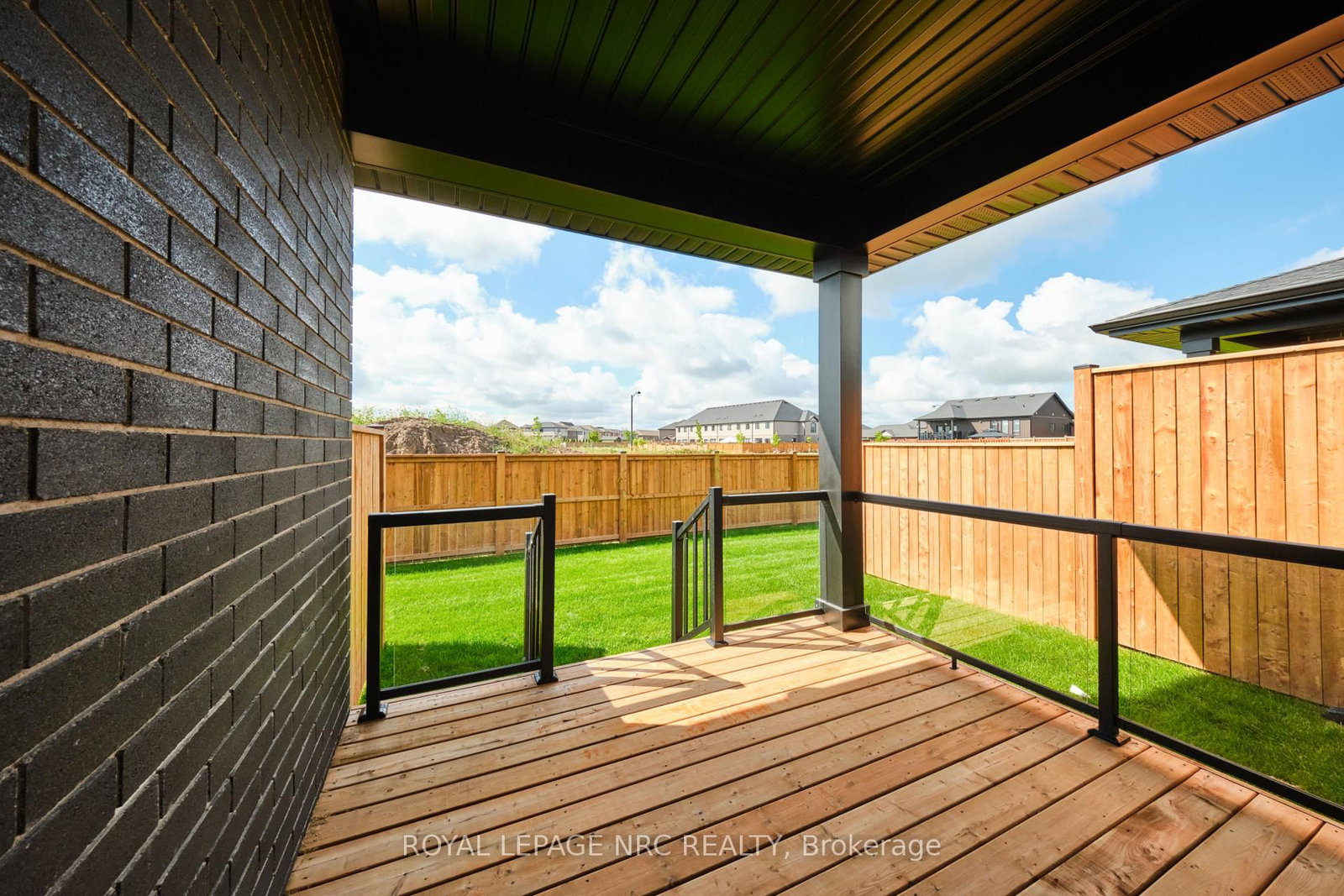 49 HARMONY Way • Thorold, ON photo 13