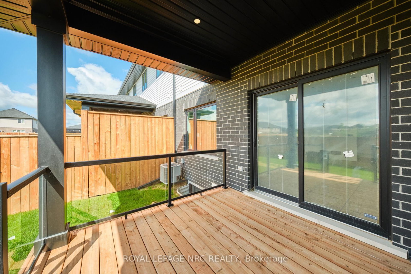 49 HARMONY Way • Thorold, ON photo 14