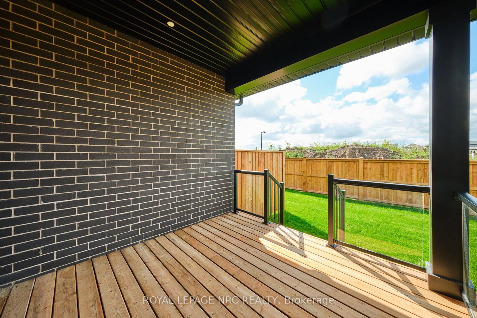 49 HARMONY Way • Thorold, ON photo 15