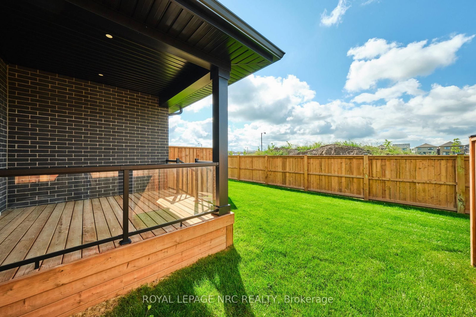 49 HARMONY Way • Thorold, ON photo 16