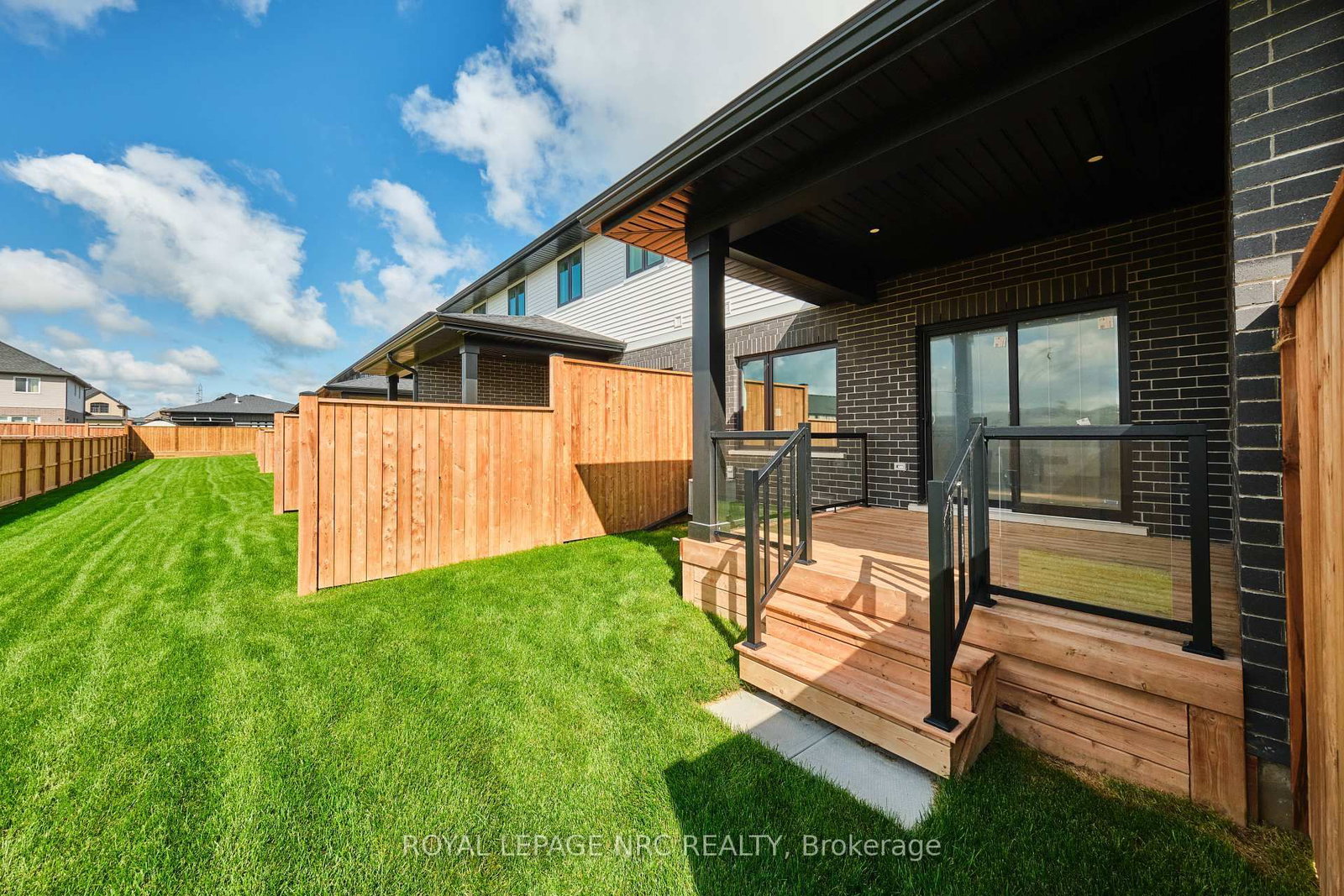 49 HARMONY Way • Thorold, ON photo 17