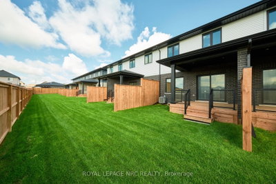 49 HARMONY Way • Thorold, ON photo 6
