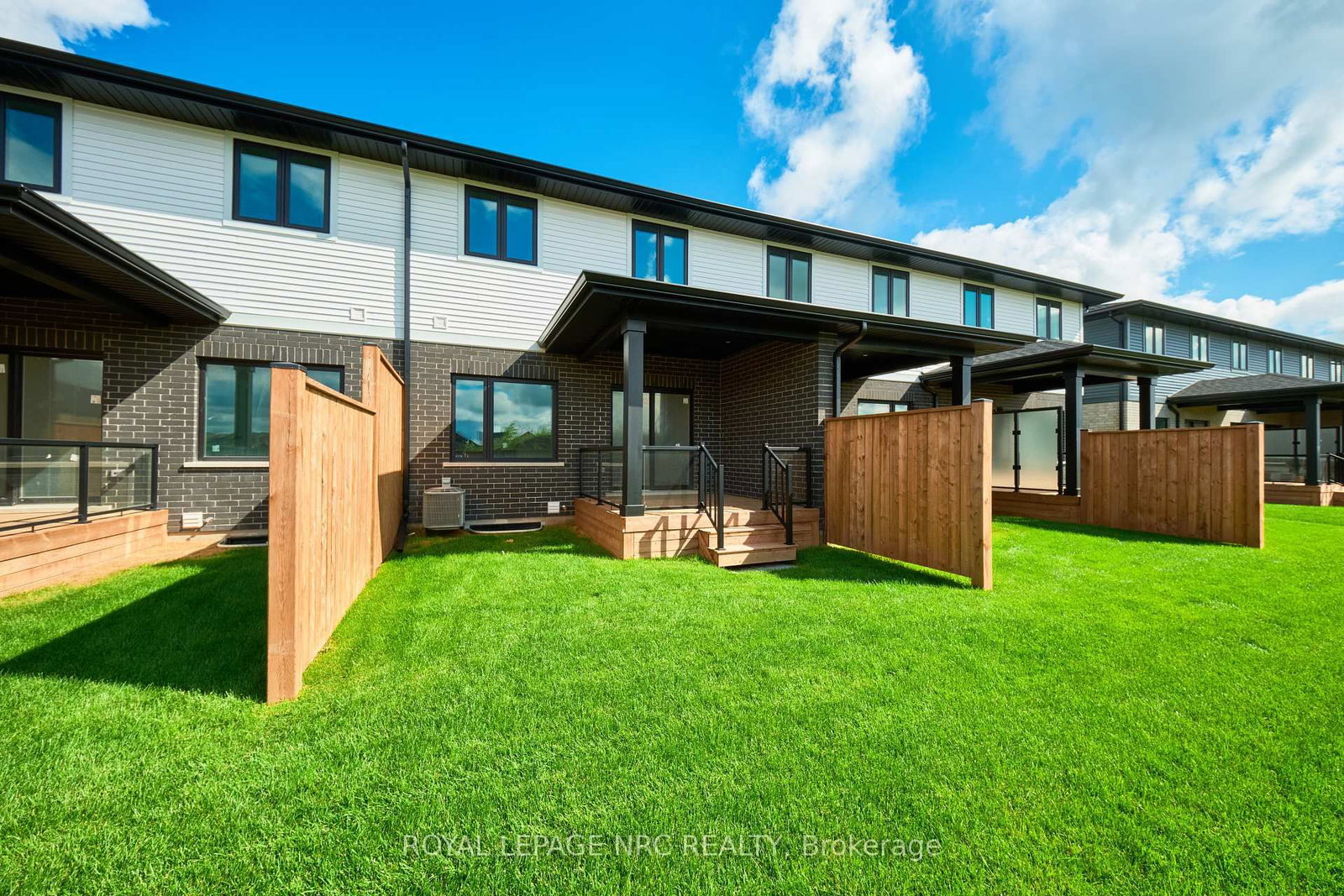 49 HARMONY Way • Thorold, ON photo 8