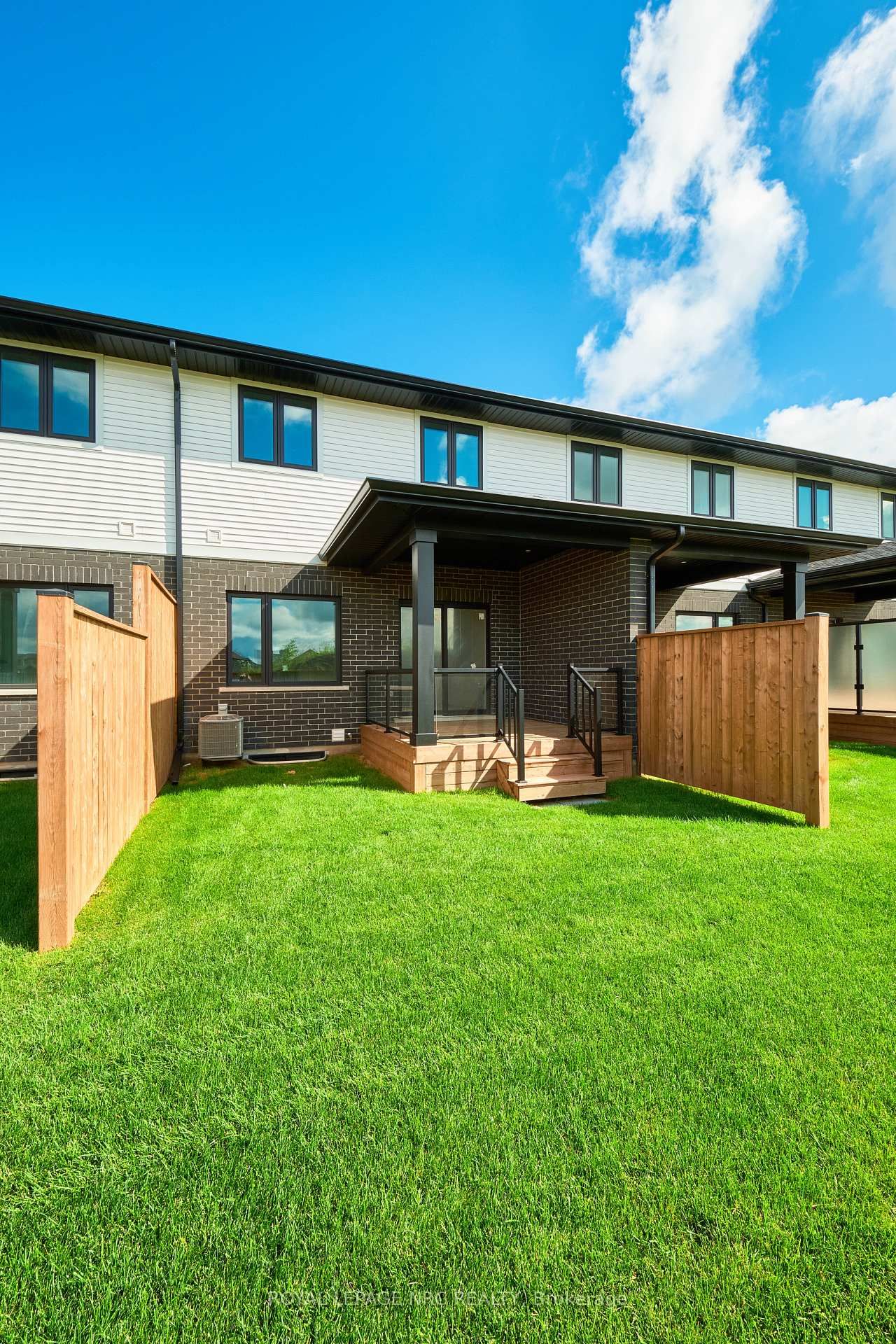 49 HARMONY Way • Thorold, ON photo 9