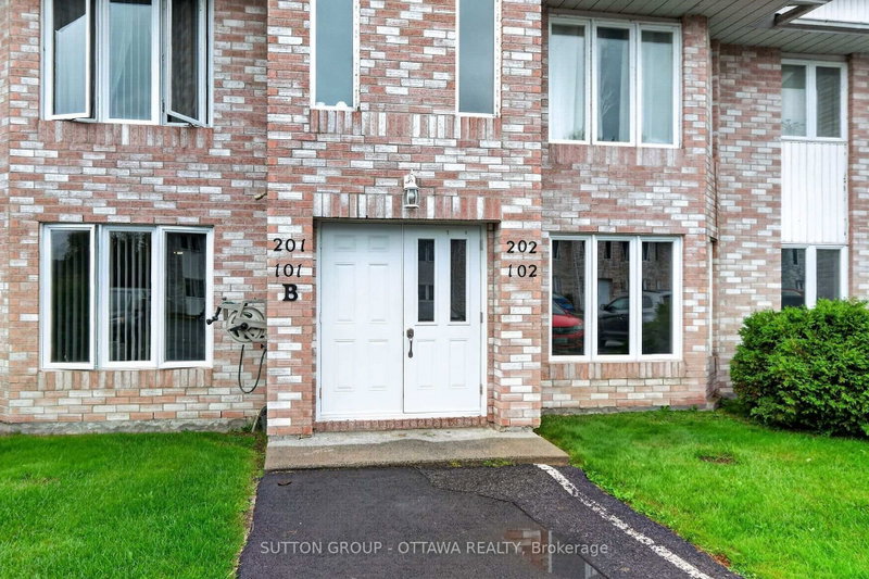 102B - 185 Du Comte Street