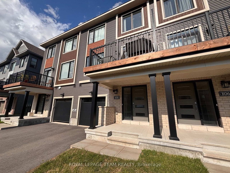 808 Glissade Grove