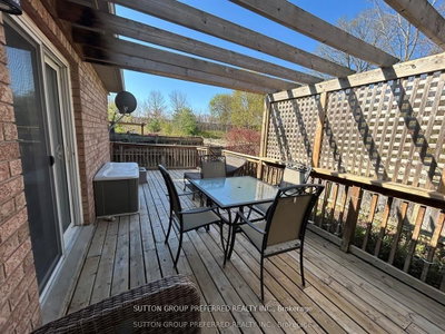 284 Exmouth Circle • London East, ON photo 3