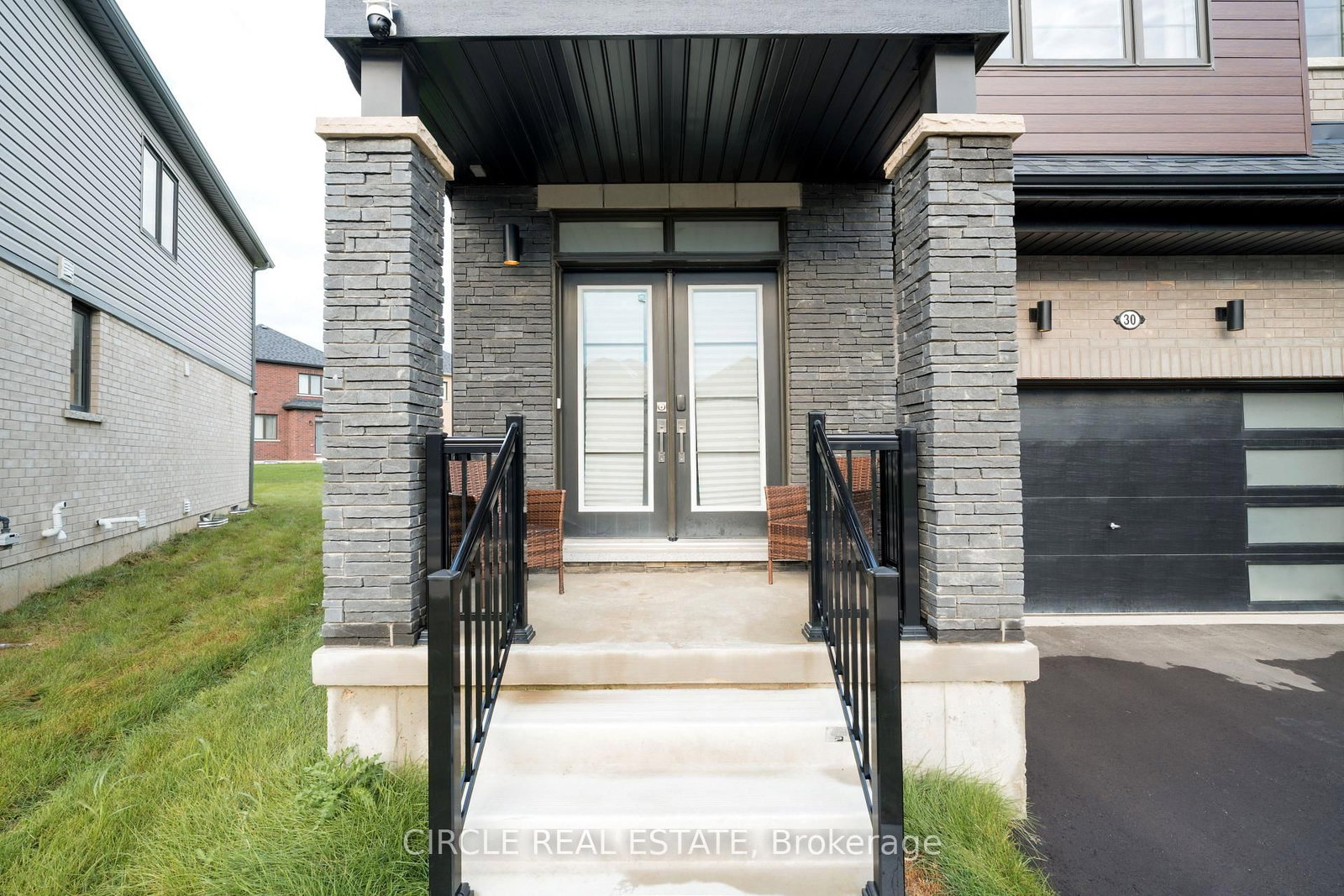 30 Heritage Way • Thorold, ON photo 3