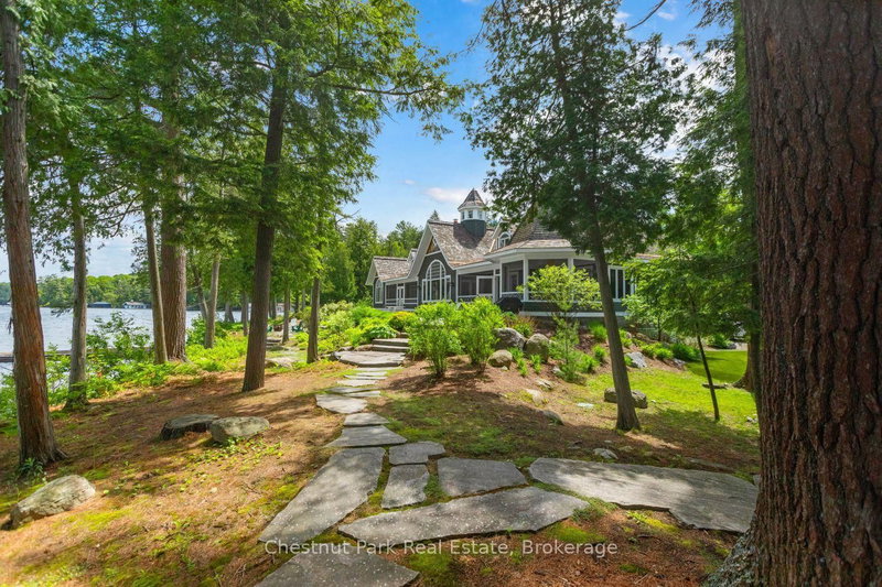 1401 Rosseau Lake 1 Road