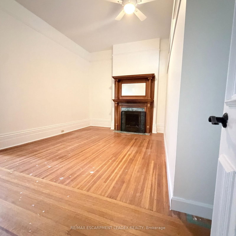 1 - 105 Wellington Street S