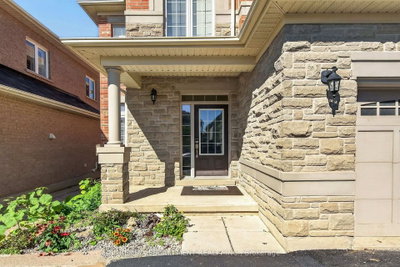 44 Matteo Trail • Hamilton, ON photo 4