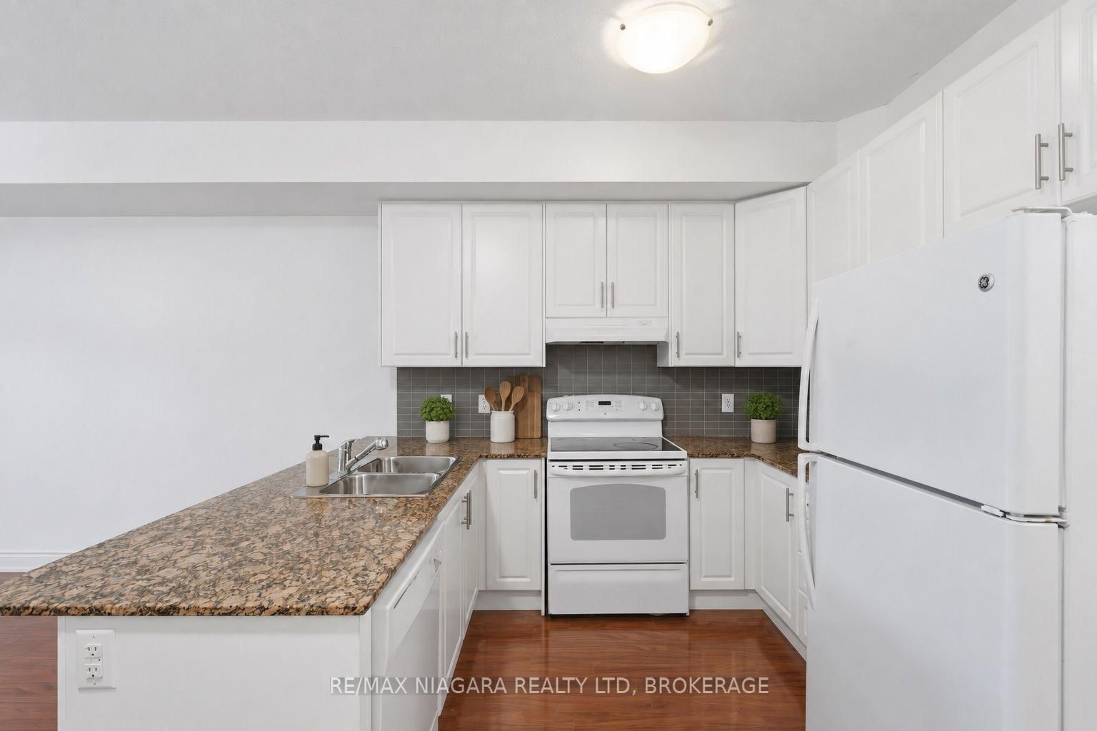 8111 Forest Glen Drive • #424 • Niagara Falls, ON photo 8