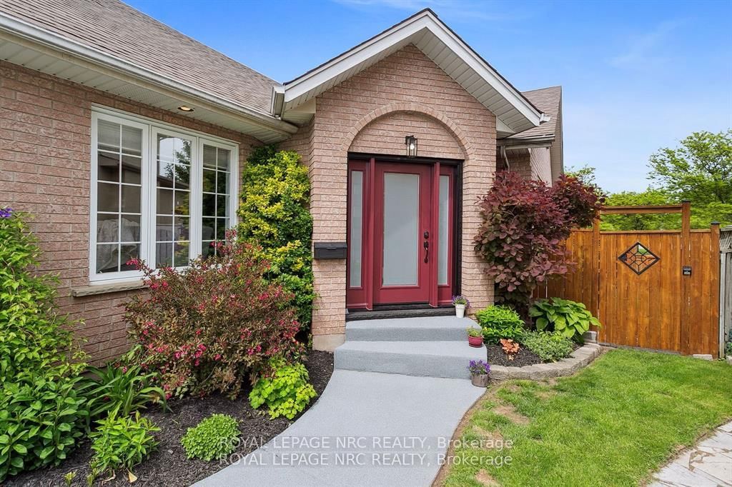 5240 Marcel Crescent • Niagara Falls, ON photo 3