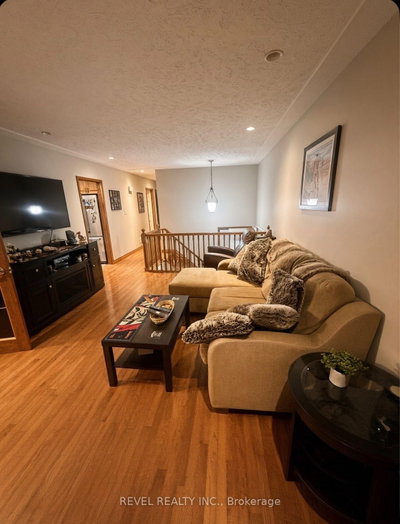 54 Lysanda Avenue • London South, ON photo 2
