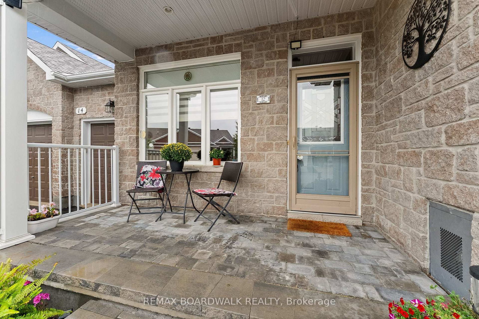 12 Royalty Way • North Grenville, ON photo 2