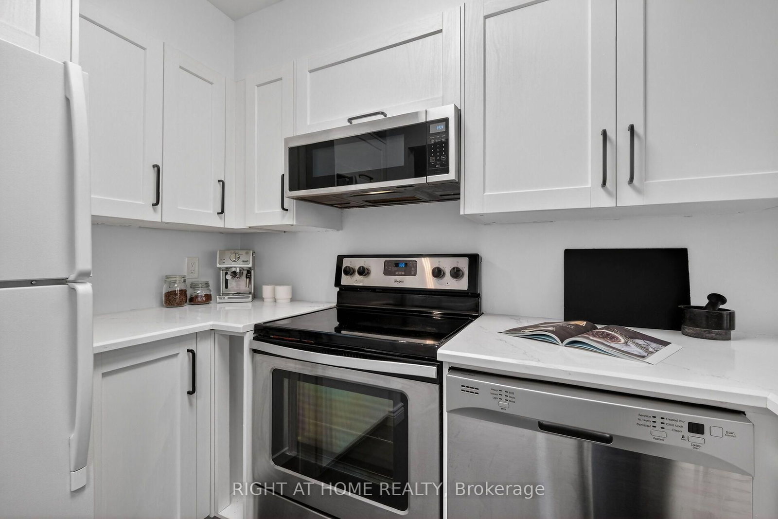 43 Crispin Private • Ottawa, ON photo 10