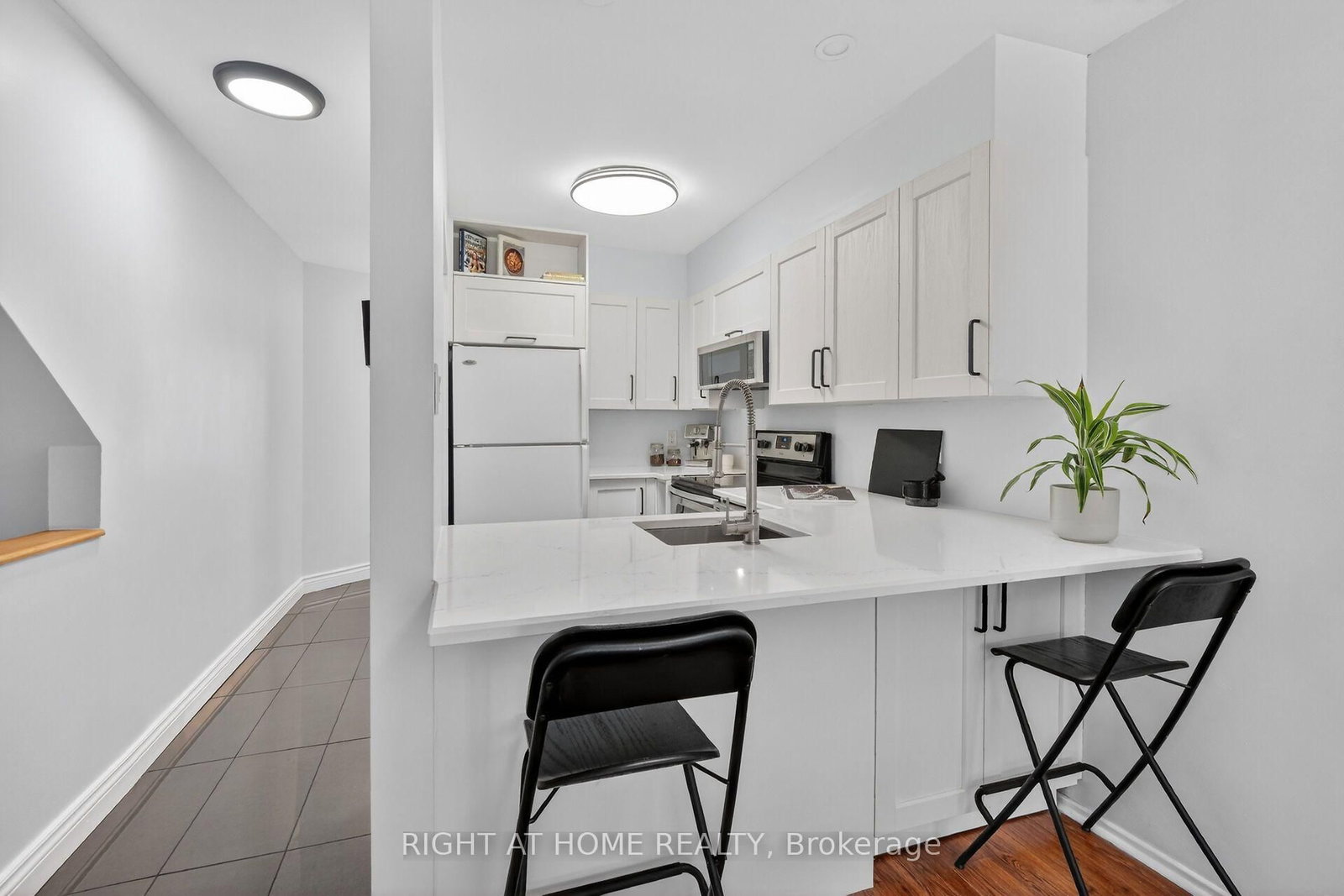 43 Crispin Private • Ottawa, ON photo 11