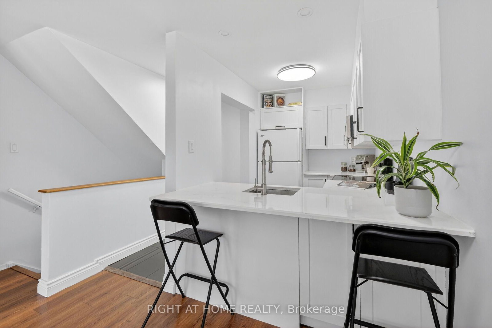 43 Crispin Private • Ottawa, ON photo 12