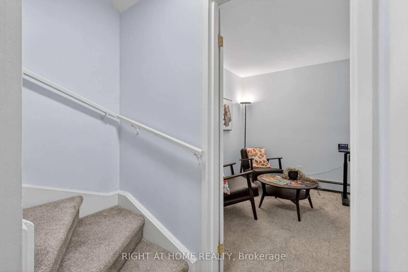 43 Crispin Private • Ottawa, ON photo 27