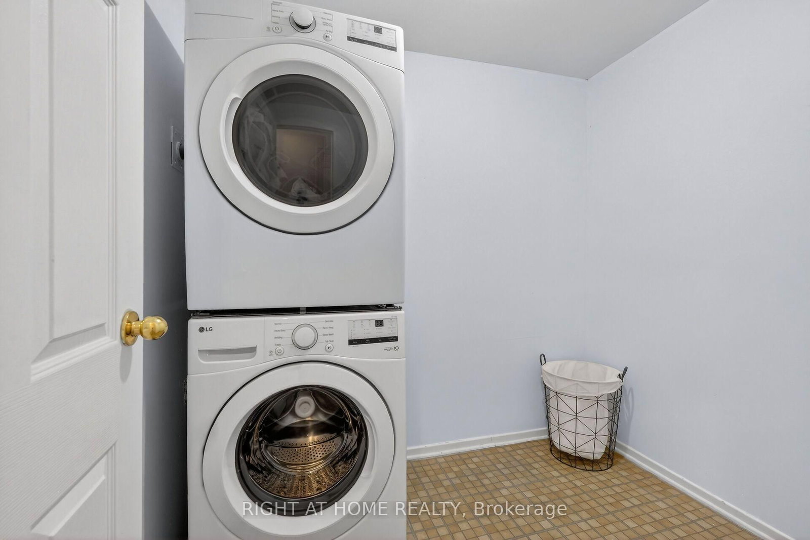 43 Crispin Private • Ottawa, ON photo 34