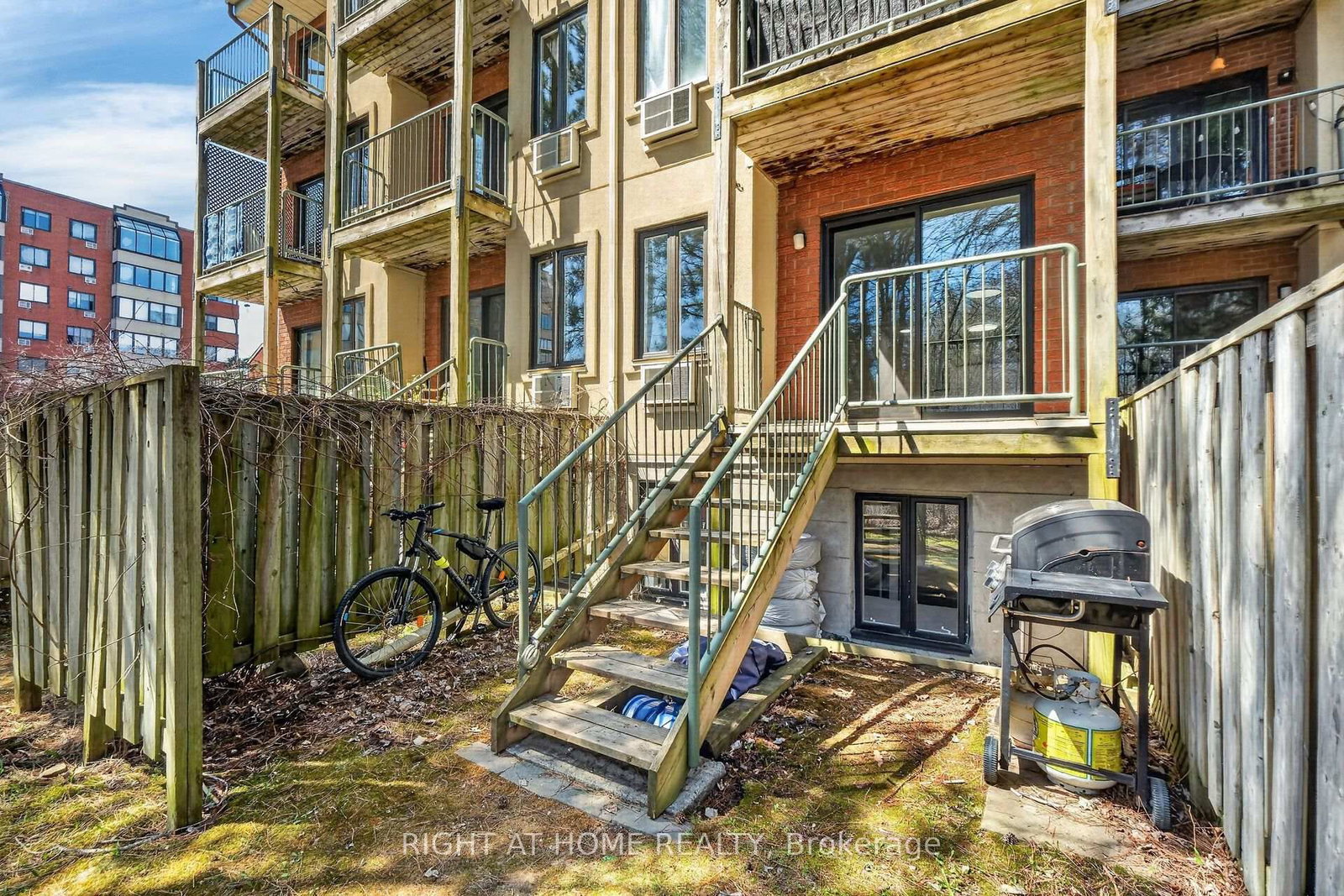 43 Crispin Private • Ottawa, ON photo 45