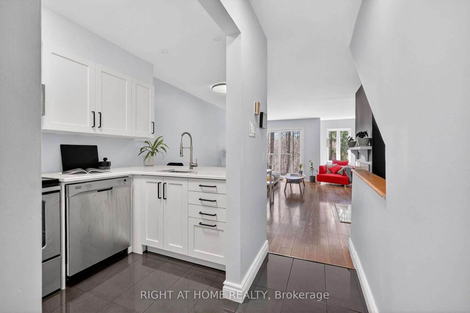 43 Crispin Private • Ottawa, ON photo 7
