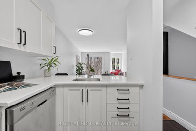 43 Crispin Private • Ottawa, ON photo 9