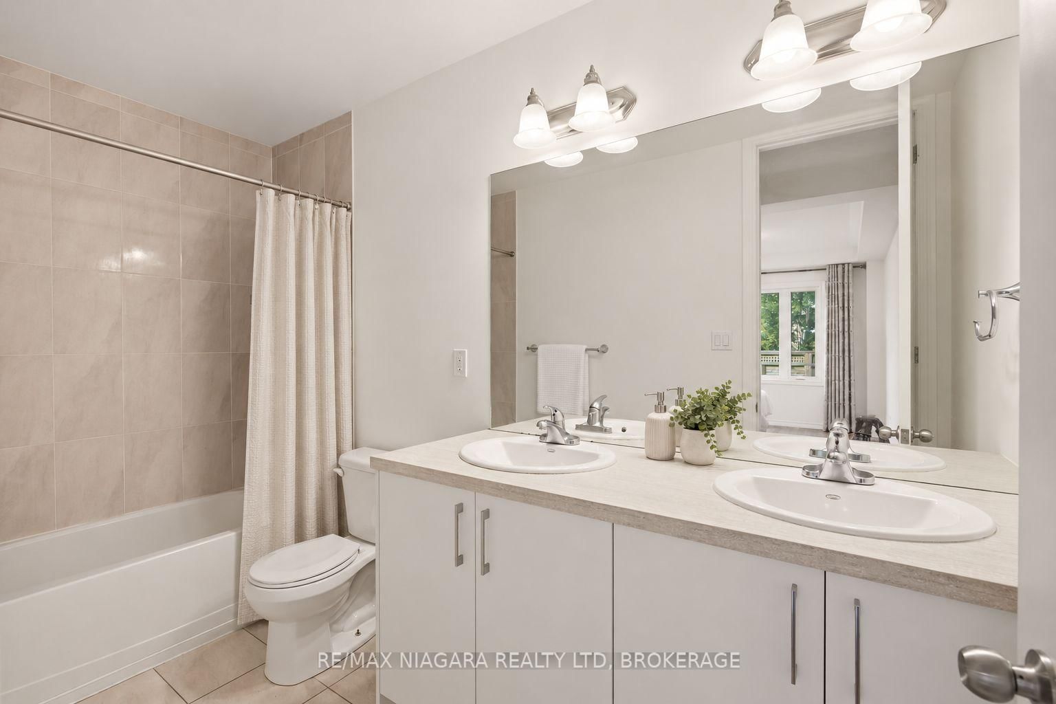 12 George Manor • Niagara-on-the-Lake, ON photo 14