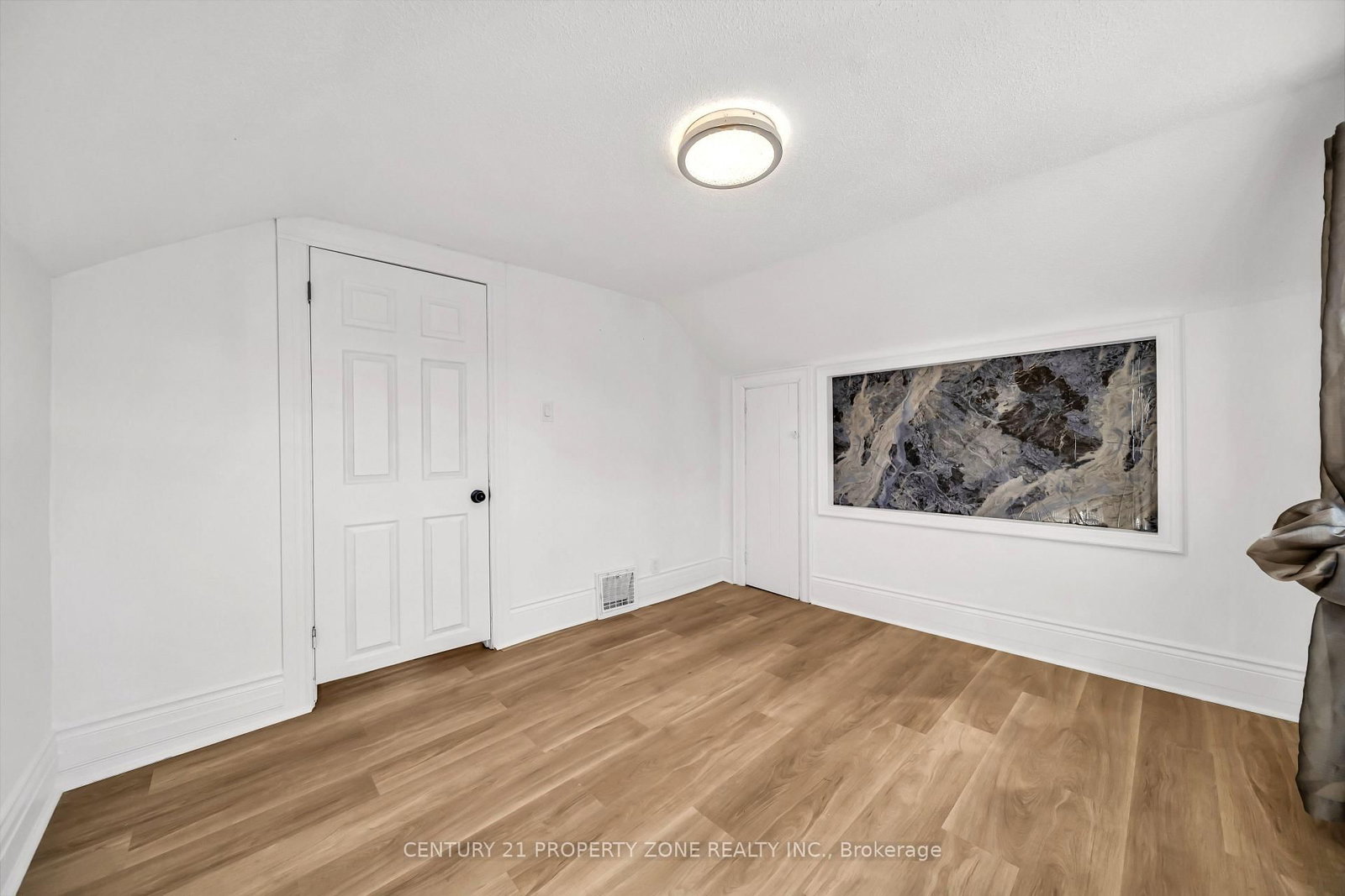 5977 Saint Marys Street • Niagara Falls, ON photo 16