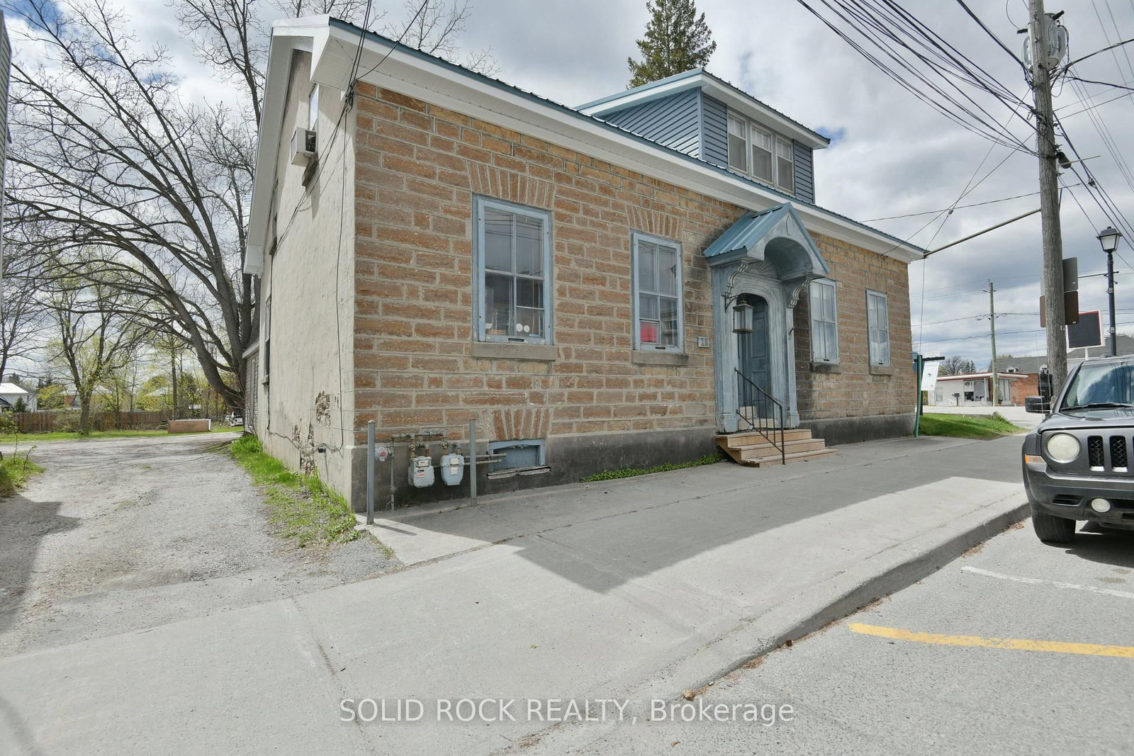 28 Wilson Street W • Perth, ON photo 1
